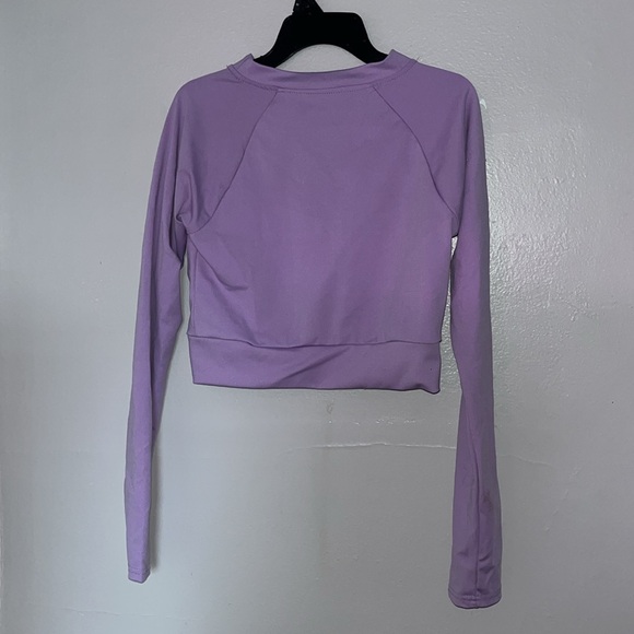 Workout set, runs a little small - Picture 2 of 4